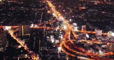 Bangkok modern ulaşım sisteminin havadan görünümü, Tayland gece