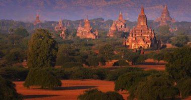 Bagan tapınak ve Budist pagodadan
