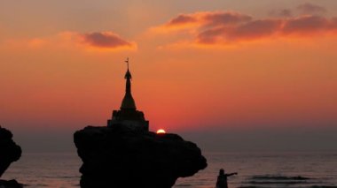 Myanmar Ngwe Saung sahilde Kyauk Maumghnama Budist ikiz Pagoda (Burma)