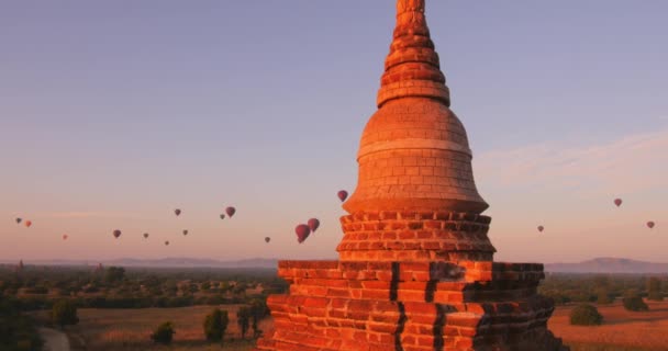 Chrámy Bagan s uměleckými balony na obloze — Stock video