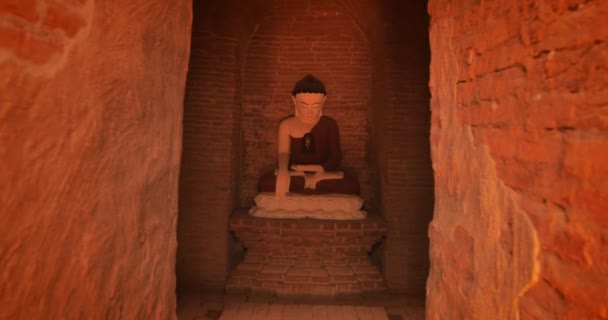 Temple bouddhiste avec statue de Bouddha — Video