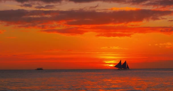 Sunset on coast of tropical sea with boats — Stock Video