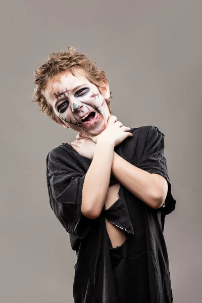 Schreiend spazierender toter Zombie-Junge — Stockfoto