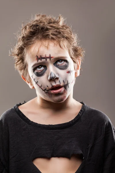 Schreiend spazierender toter Zombie-Junge — Stockfoto