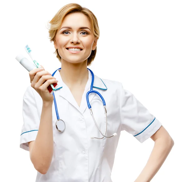 Dokter van de vrouw permanent op witte achtergrond — Stockfoto