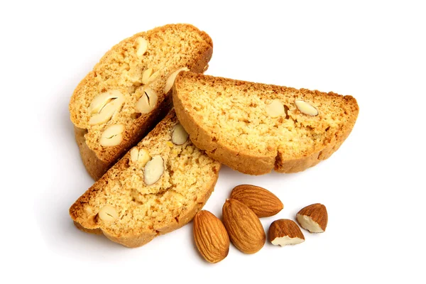 Italiaanse cantuccini cookie met amandel vulling. Geïsoleerd op witte achtergrond. — Stockfoto