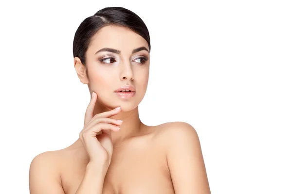 美しいきれいな肌を持つ若いブルネット女性 — ストック写真