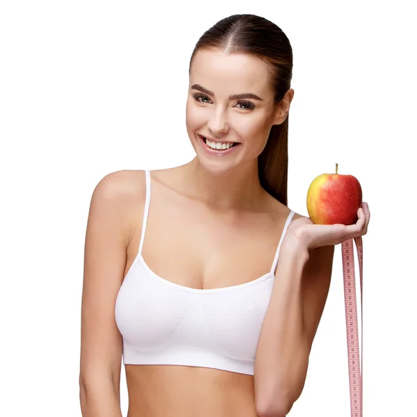 Retrato de atractivesmiling mujer sosteniendo manzana aislada en blanco — Foto de Stock