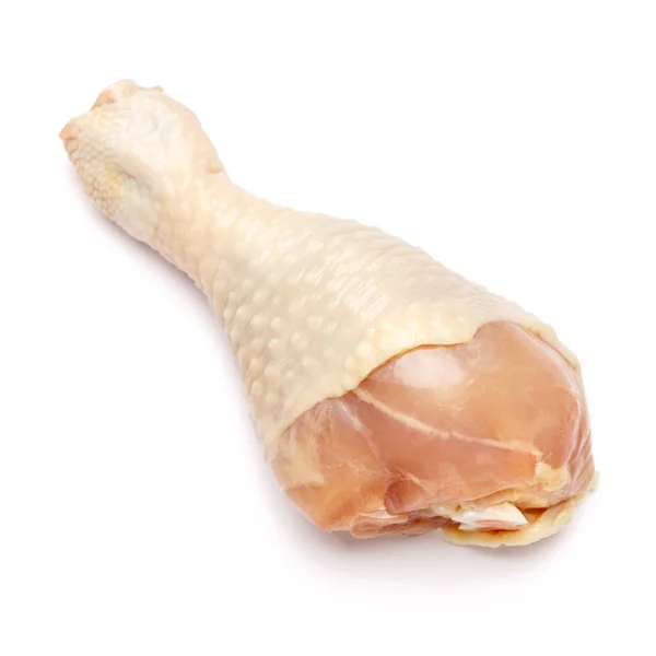 Pierna de pollo crudo sobre un fondo blanco — Foto de Stock