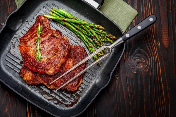 Lombo orgânico assado de carne de bovino — Fotografia de Stock