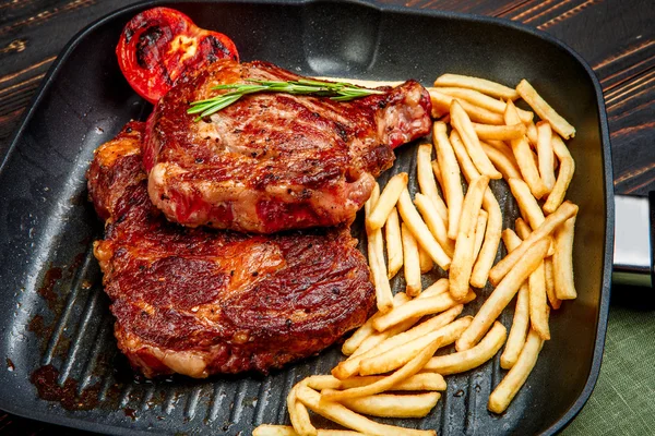 Lombo orgânico assado de carne de bovino — Fotografia de Stock