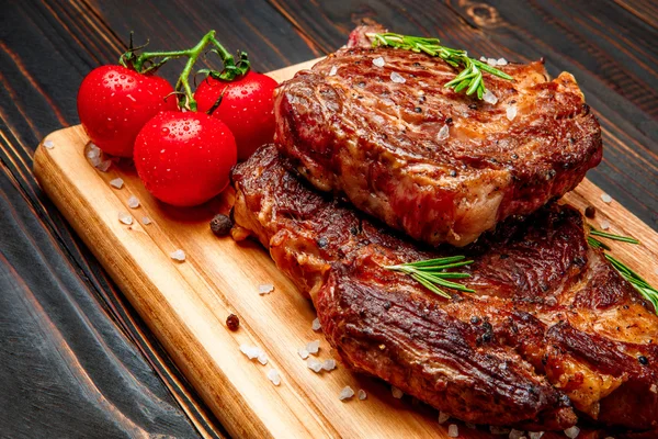 Lombo orgânico assado de carne de bovino — Fotografia de Stock