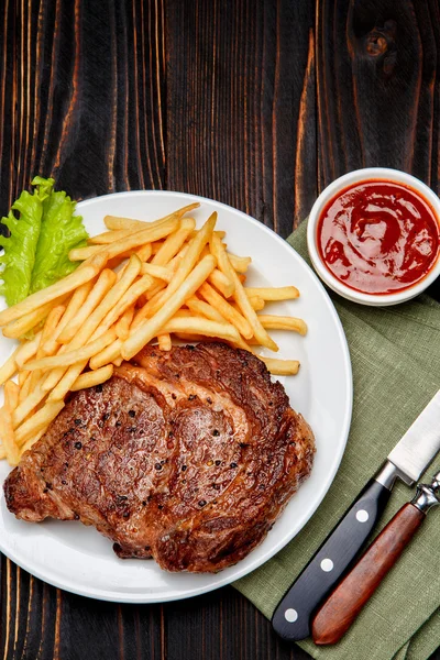 Lombo orgânico assado de carne de bovino — Fotografia de Stock