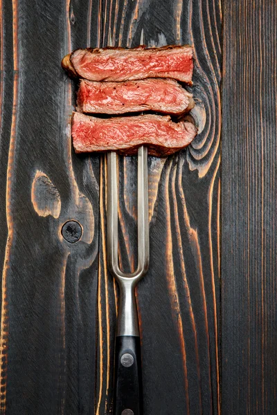 Lombo orgânico assado de carne de bovino — Fotografia de Stock