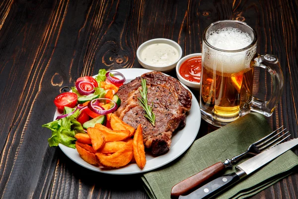 Lombo orgânico assado de carne de bovino — Fotografia de Stock