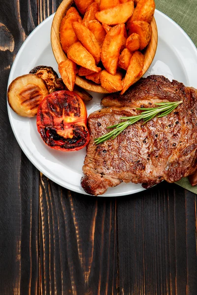 Lombo orgânico assado de carne de bovino — Fotografia de Stock