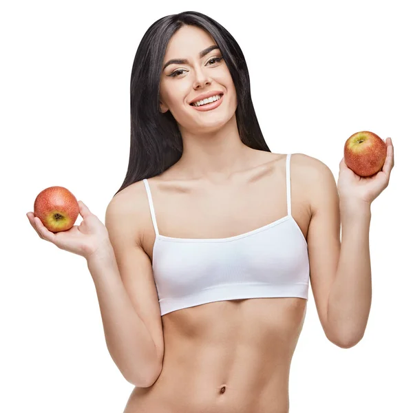 Retrato de atractivesmiling mujer sosteniendo manzana aislada en blanco —  Fotos de Stock