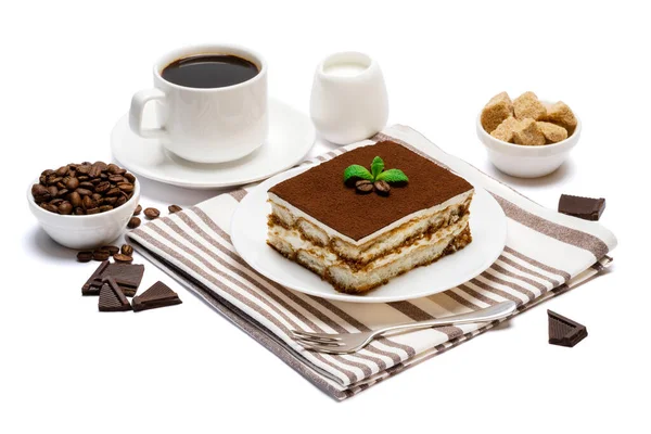 Traditionell italiensk Tiramisu dessert fyrkantig portion på keramiska plattan och kopp färsk espresso kaffe isolerad på vit — Stockfoto