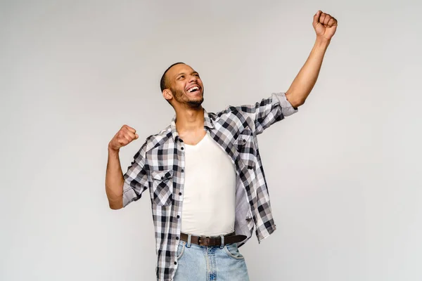 Jovem afro-americano homem sim ganhar gestos sobre luz cinza fundo — Fotografia de Stock