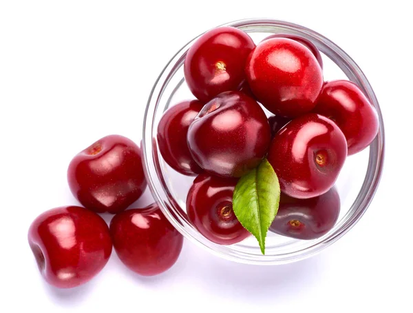 Bol en verre de cerises douces isolées sur fond blanc — Photo