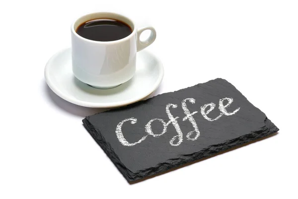 Kaffee handgeschriebene Inschrift Schild auf Kreidetafel und Tasse Espresso auf weißem Hintergrund — Stockfoto