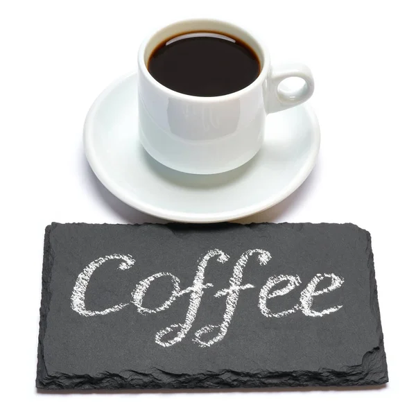 Kaffee handgeschriebene Inschrift Schild auf Kreidetafel und Tasse Espresso auf weißem Hintergrund — Stockfoto