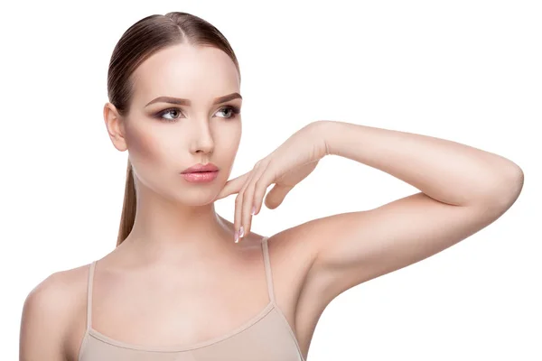 Skönhetsporträtt av ung kvinna med perfekt ren fräsch hud närbild isolerad på vit bakgrund - Skin Care Concept.. — Stockfoto