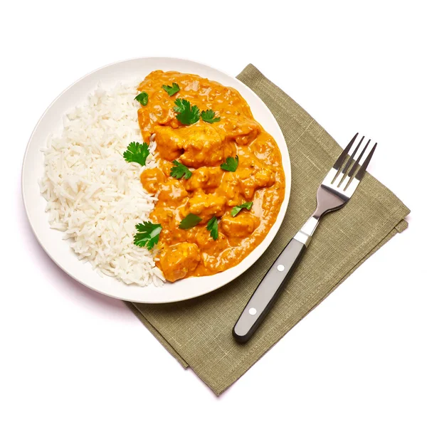 Teller mit traditionellem Chicken Curry und Reis isoliert auf weißem Hintergrund mit eingebettetem Clipping-Pfad — Stockfoto