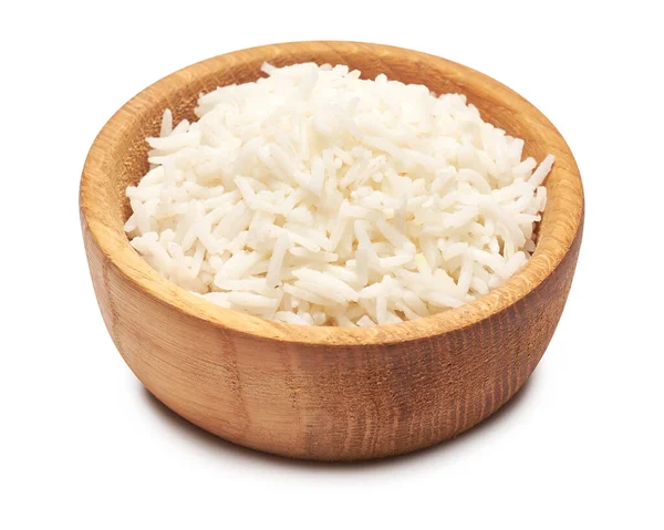 Vařená rýže v dřevěné míse izolované na bílém pozadí se zastřihovací pěšinou — Stock fotografie