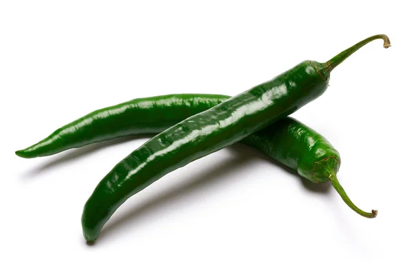 Zwei Chili oder Paprika isoliert auf weißem Hintergrund — Stockfoto