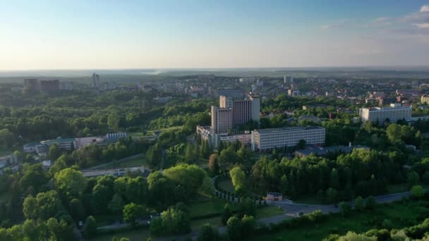Повітряне відео міста Трускаветс, Україна — стокове відео