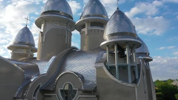 Vue aérienne de l'église du Saint Prophète Elie à Truskavets, Ukraine — Video