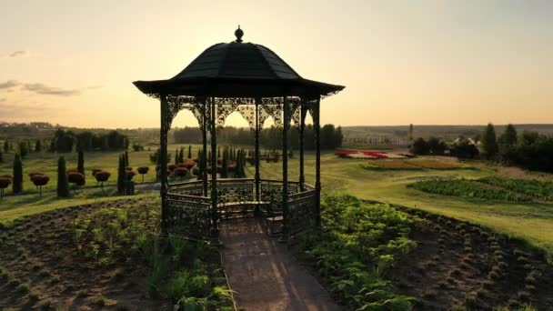 Paisaje escénico del hermoso parque de verano Dobropark al amanecer, Motyzhyn, Ucrania — Vídeos de Stock