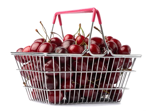 Cesta de compras cheia de frutas de cereja doce isolado no fundo branco — Fotografia de Stock
