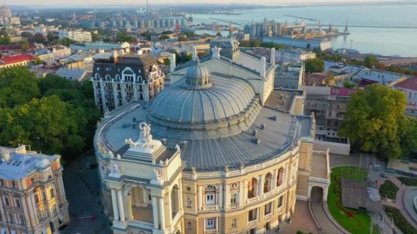 Odessa Opern- und Balletttheater in Odessa bei Sonnenuntergang, Ukraine — Stockvideo