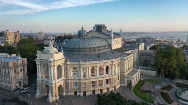 Teatro de ópera y ballet de Odessa en Odessa al atardecer de la mañana, Ucrania — Vídeos de Stock