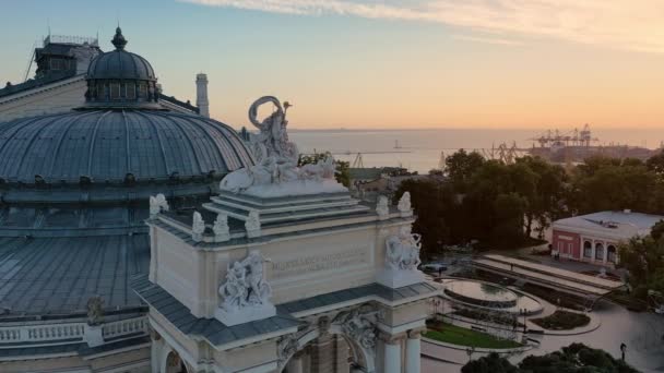 Ópera de Odessa e teatro de balé em Odessa ao pôr-do-sol da manhã, Ucrânia — Vídeo de Stock