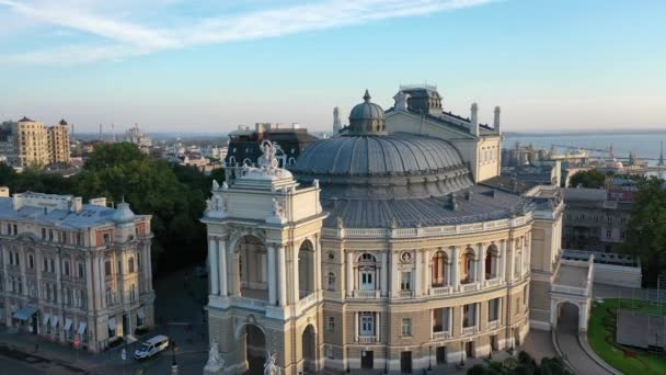 Ópera de Odessa e teatro de balé em Odessa ao pôr-do-sol da manhã, Ucrânia — Vídeo de Stock