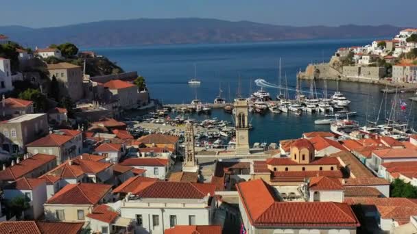 Hydra古城和码头或海港的空中景观，希腊-无人驾驶飞机摄像 — 图库视频影像