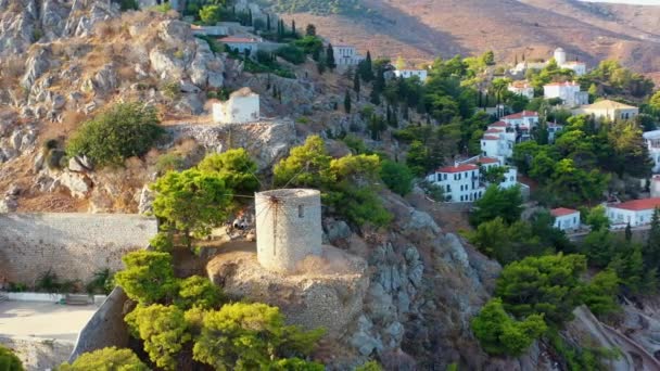 Letecký pohled na staré město Hydra a přístav nebo přístav, Řecko - drone videografie — Stock video