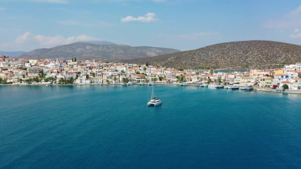 Vista aérea de Ermioni, Grecia - videografía de drones — Vídeo de stock