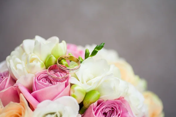 Dos anillos de boda — Foto de Stock