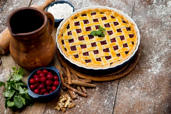Домашний вишнёвый пирог — стоковое фото