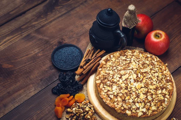 Homemade pie with poppy seeds and almond flakes — Stock Photo, Image