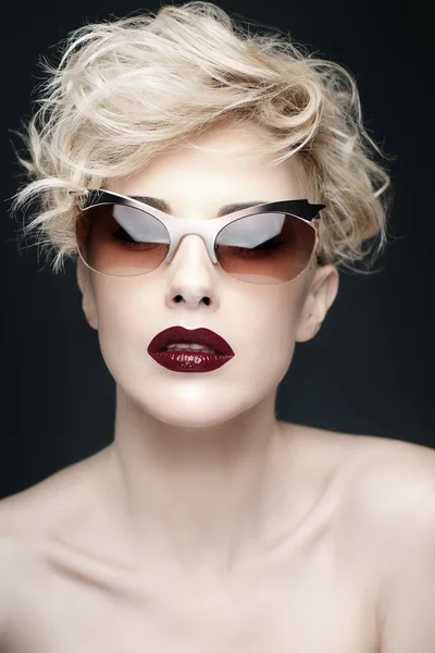 Portrait of a beautiful woman with clean skin — Stock Photo, Image