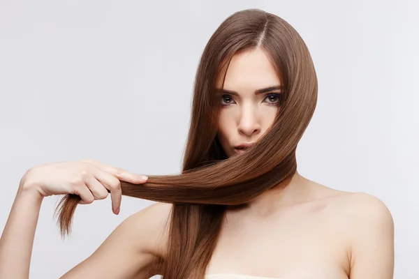 Schöne Frau mit sauberer, frischer Haut — Stockfoto