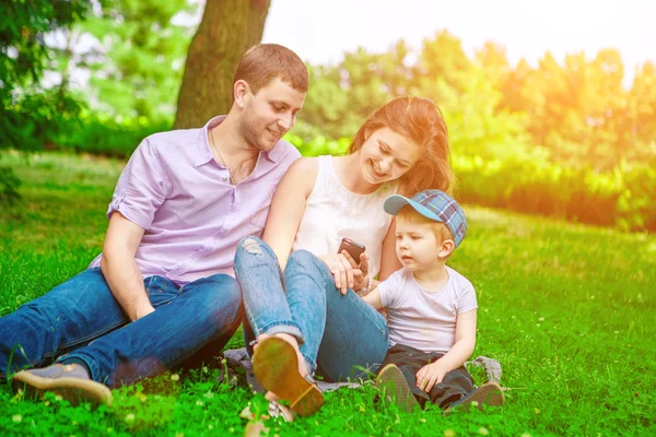 Familie - genieten van het leven samen — Stockfoto