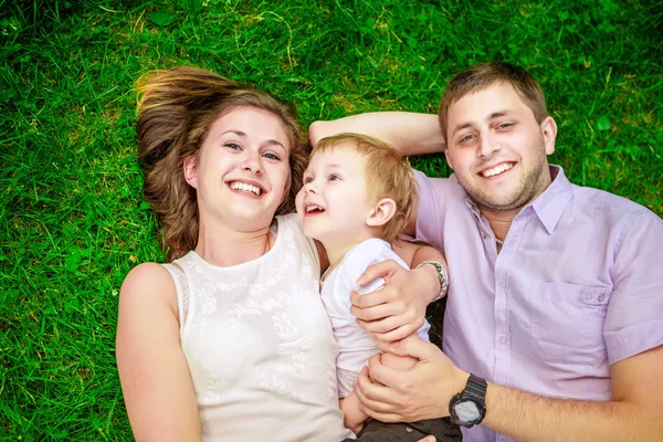 Famiglia - godersi la vita insieme — Foto Stock