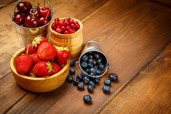 Fresh summer berries — Stock Photo, Image