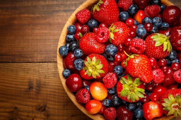 Fresh summer berries — Stock Photo, Image